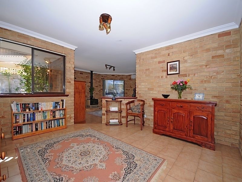 10 Hillock Circle, Leeming WA 6149