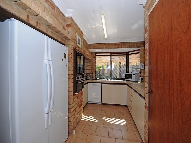 10 Hillock Circle, Leeming WA 6149