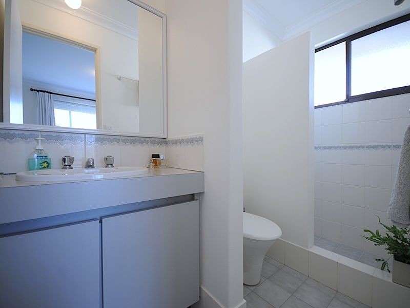 10 Hillock Circle, Leeming WA 6149