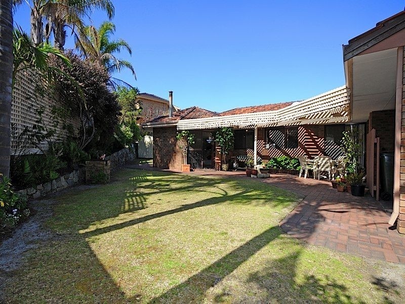 10 Hillock Circle, Leeming WA 6149