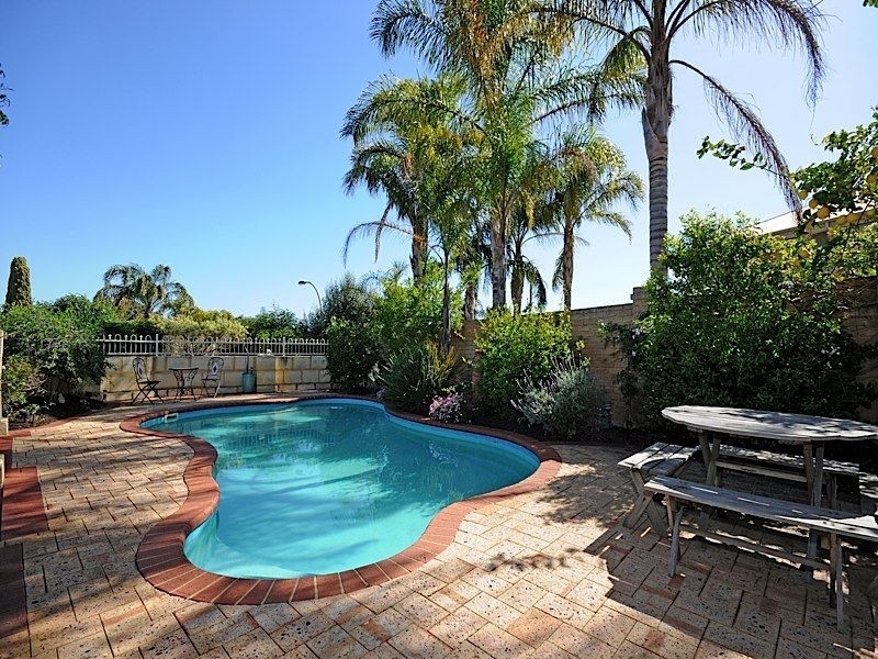 10 Hillock Circle, Leeming WA 6149
