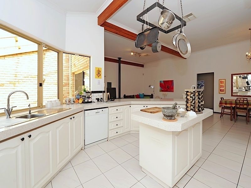 5 Timber Ridge Retreat, Leeming WA 6149