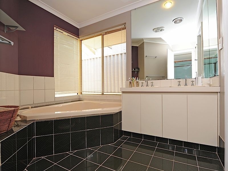 5 Timber Ridge Retreat, Leeming WA 6149