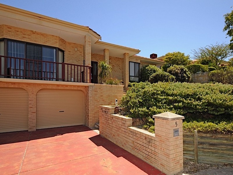 5 Harwood Rise, Leeming WA 6149