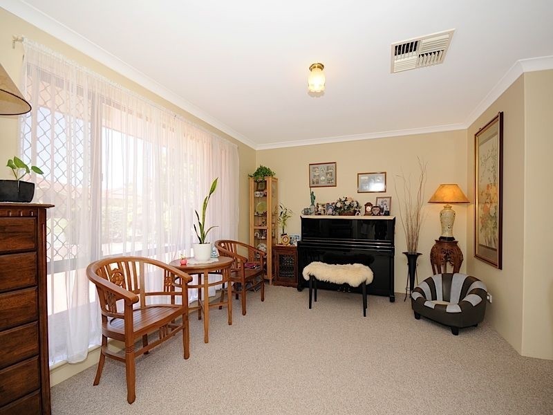 11 Meadow Grove, Leeming WA 6149