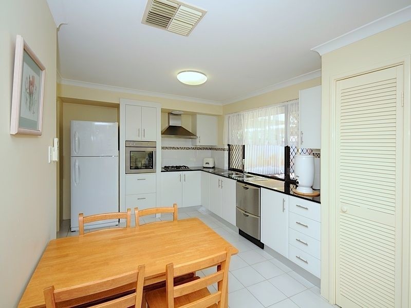 11 Meadow Grove, Leeming WA 6149