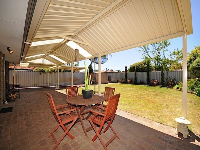 11 Meadow Grove, Leeming WA 6149