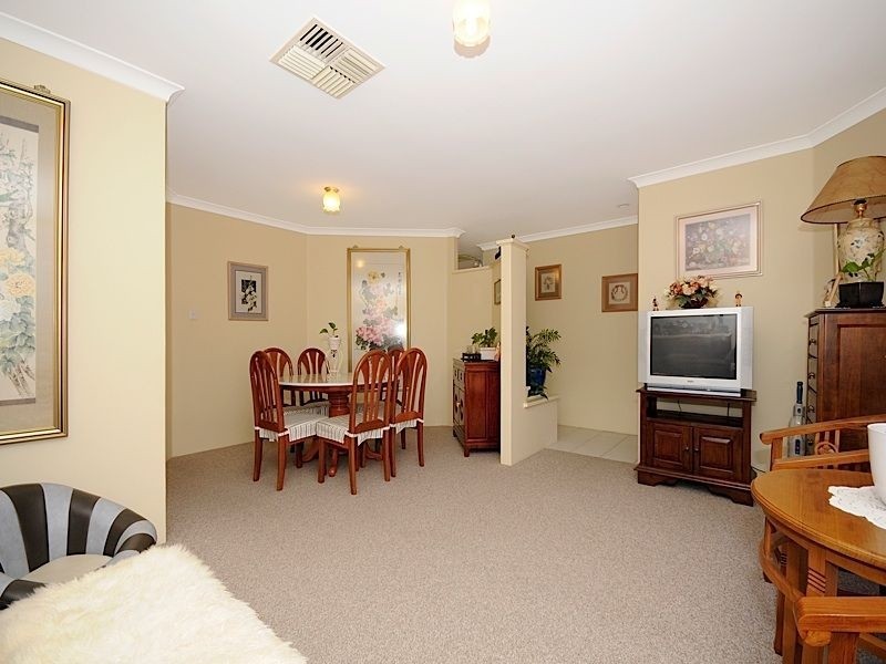 11 Meadow Grove, Leeming WA 6149