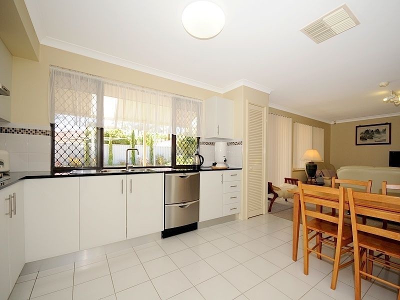 11 Meadow Grove, Leeming WA 6149