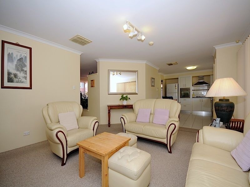 11 Meadow Grove, Leeming WA 6149