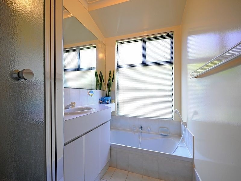 11 Meadow Grove, Leeming WA 6149