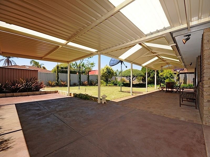 11 Meadow Grove, Leeming WA 6149