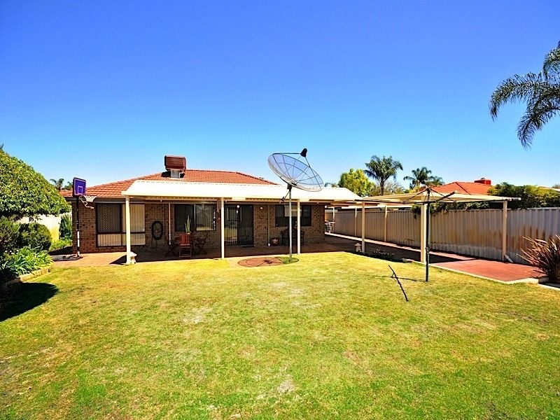 11 Meadow Grove, Leeming WA 6149