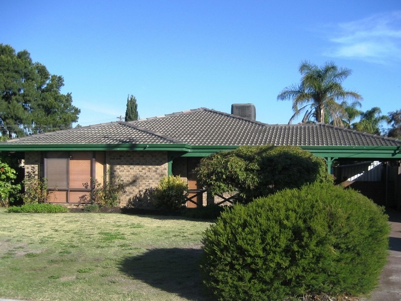 9 Broadwater Gardens, South Lake WA 6164