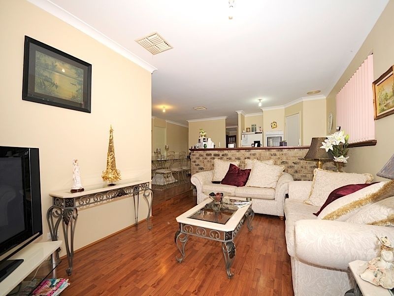 9 Broadwater Gardens, South Lake WA 6164