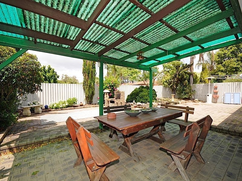 9 Broadwater Gardens, South Lake WA 6164