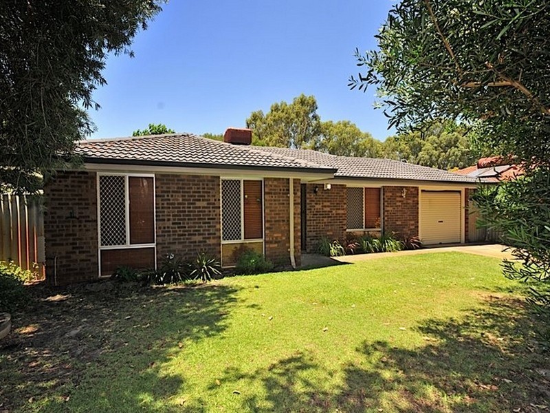 15 Krugger Place, Leeming WA 6149