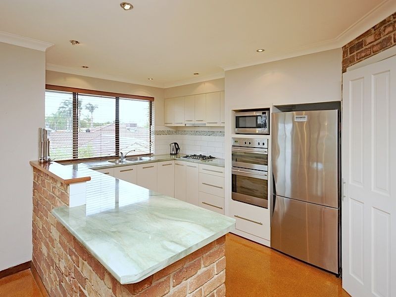 11 Harrington Crescent, Leeming WA 6149