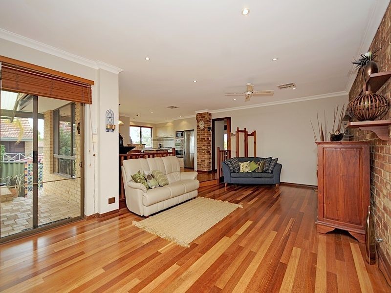 11 Harrington Crescent, Leeming WA 6149