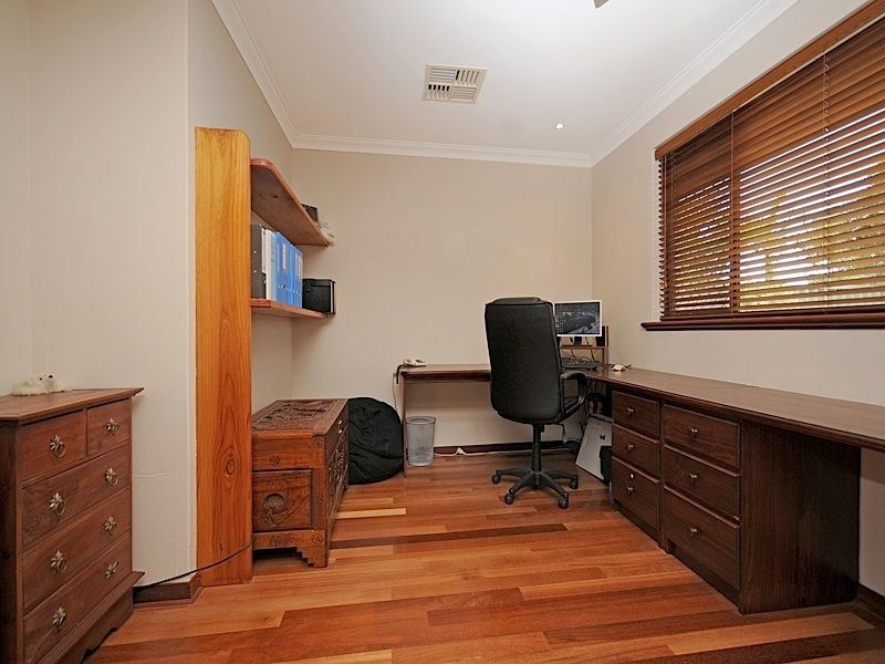 11 Harrington Crescent, Leeming WA 6149
