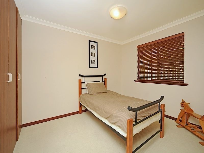 11 Harrington Crescent, Leeming WA 6149
