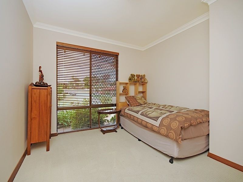 11 Harrington Crescent, Leeming WA 6149