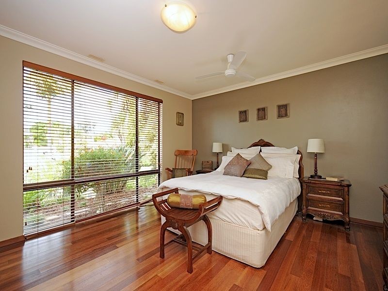 11 Harrington Crescent, Leeming WA 6149