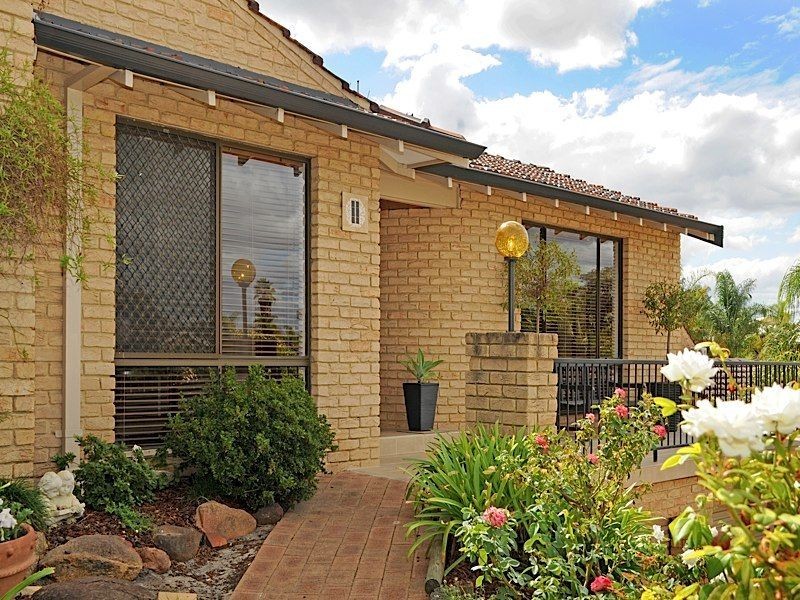 11 Harrington Crescent, Leeming WA 6149