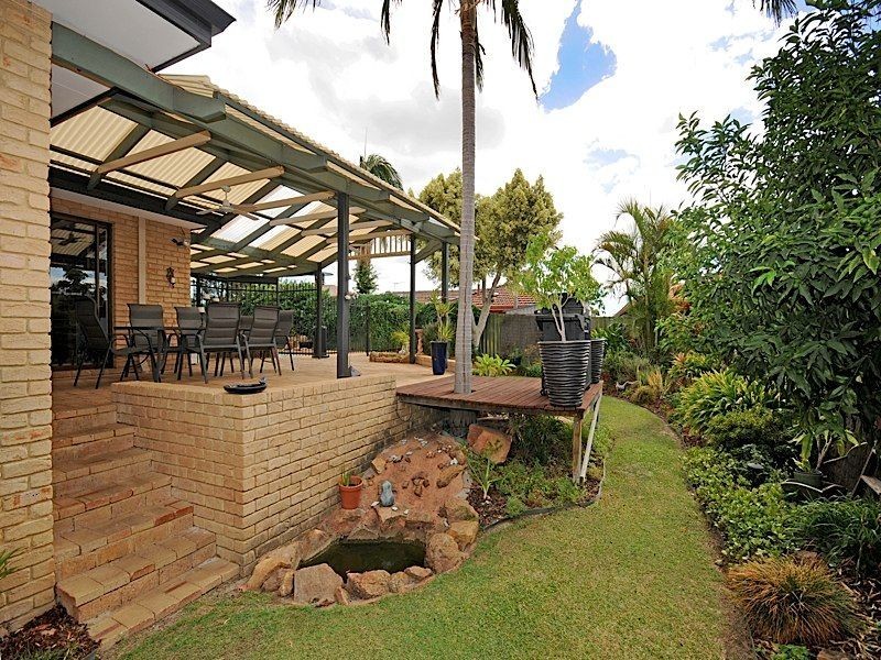 11 Harrington Crescent, Leeming WA 6149