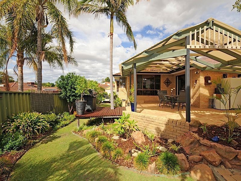11 Harrington Crescent, Leeming WA 6149
