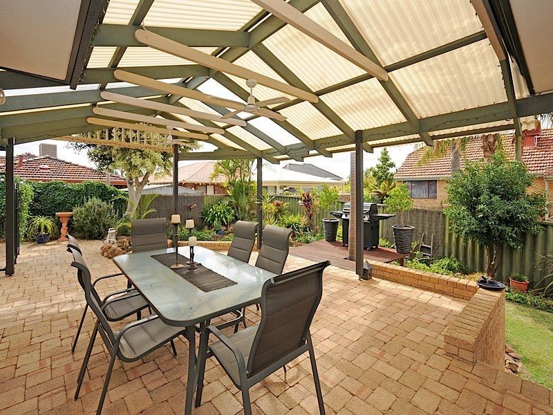 11 Harrington Crescent, Leeming WA 6149