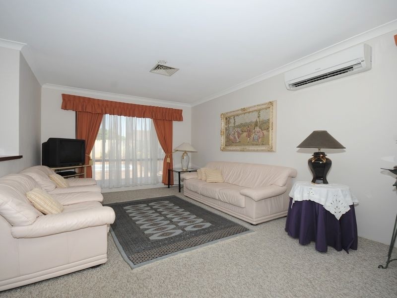 19 Envall Way, Leeming WA 6149