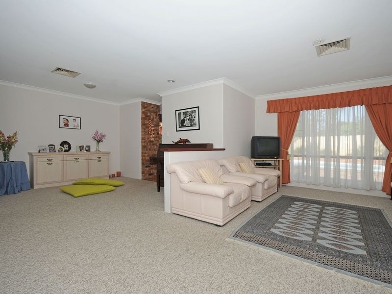 19 Envall Way, Leeming WA 6149