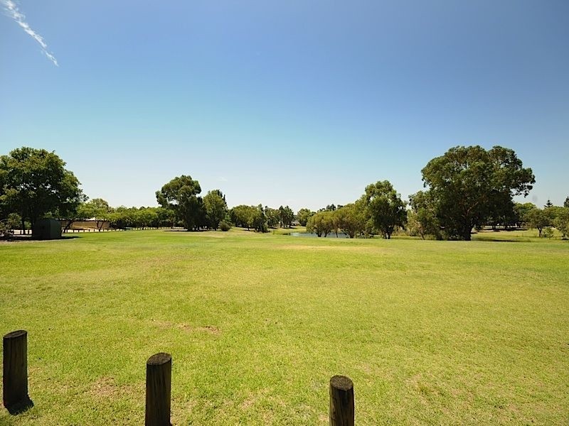 5 Consulate Court, Thornlie WA 6108