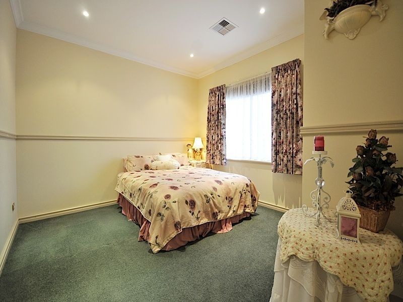 1 Samphire Road, Canning Vale WA 6155