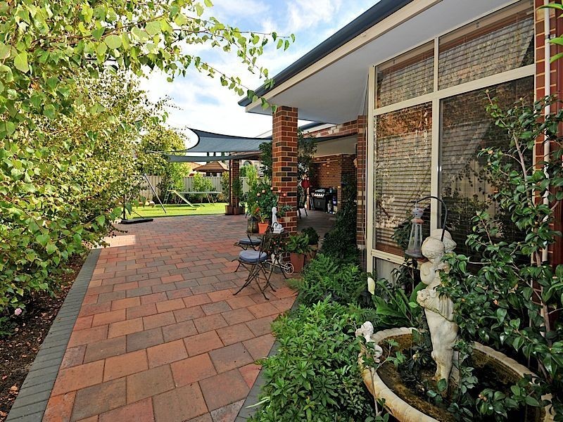 1 Samphire Road, Canning Vale WA 6155