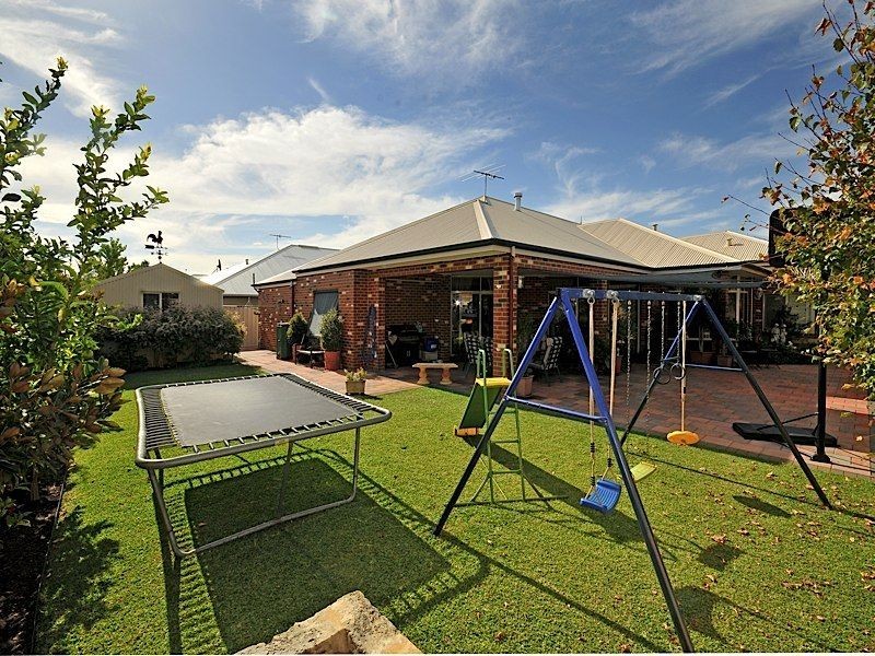 1 Samphire Road, Canning Vale WA 6155