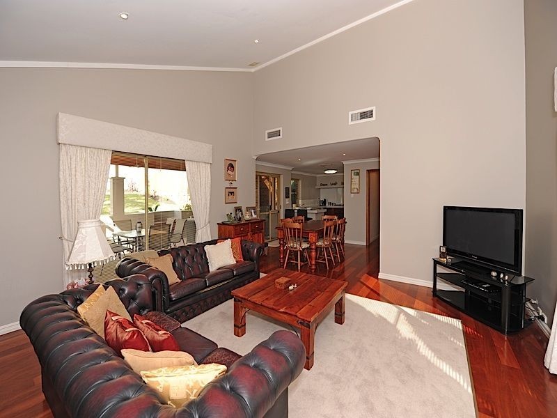 11 Apex Close, Leeming WA 6149