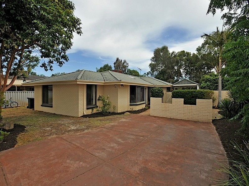 3 Howlett Place, Leeming WA 6149