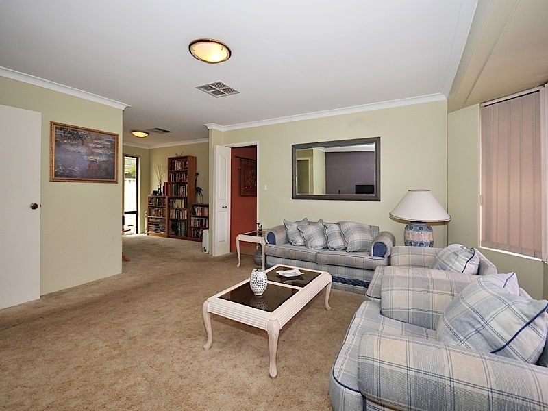 3 Howlett Place, Leeming WA 6149