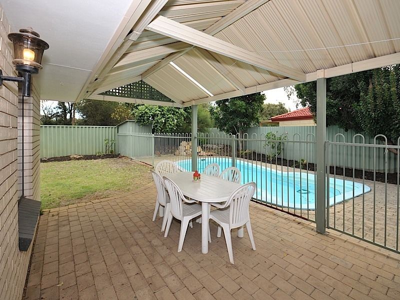 3 Howlett Place, Leeming WA 6149
