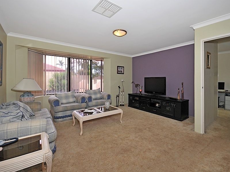 3 Howlett Place, Leeming WA 6149