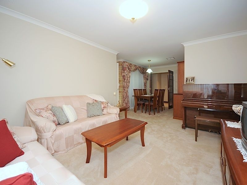 11 Burnby Cross, Leeming WA 6149