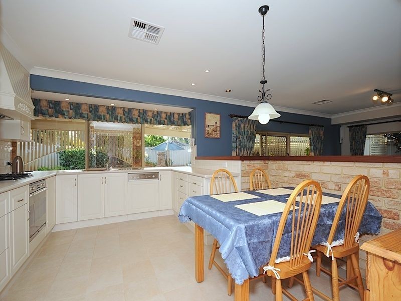 11 Burnby Cross, Leeming WA 6149