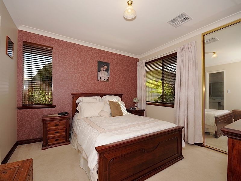 11 Burnby Cross, Leeming WA 6149