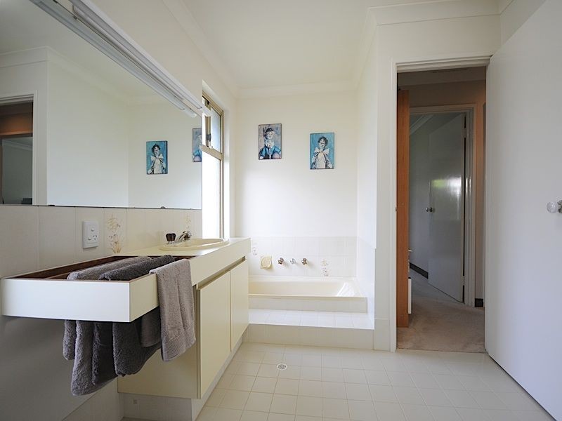 11 Burnby Cross, Leeming WA 6149