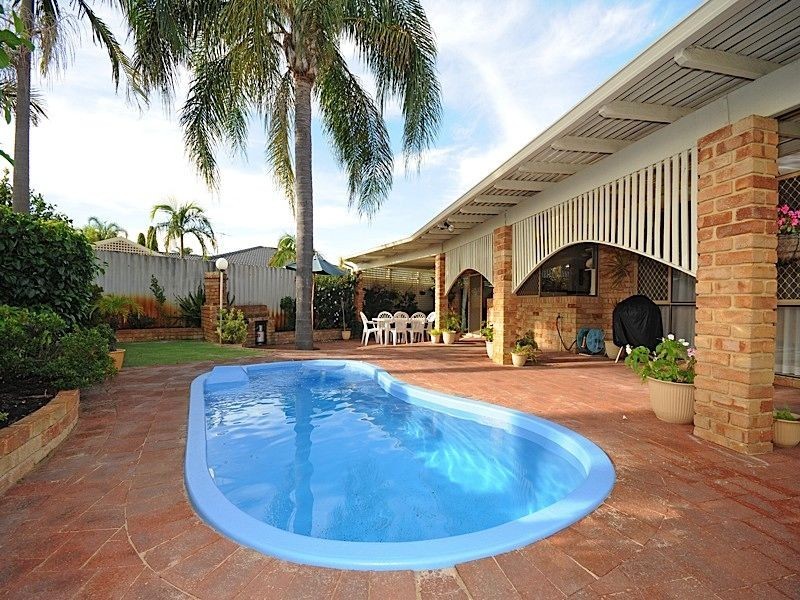 11 Burnby Cross, Leeming WA 6149