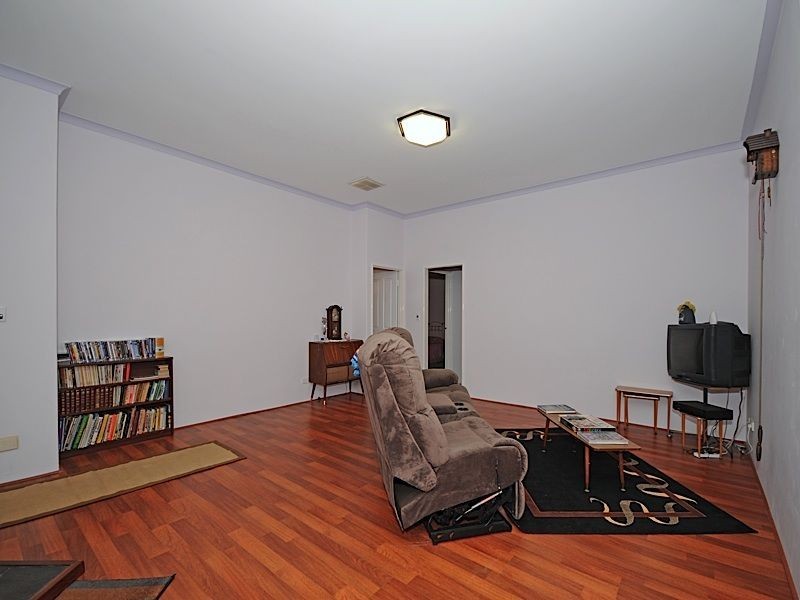 68 Calley Drive, Leeming WA 6149