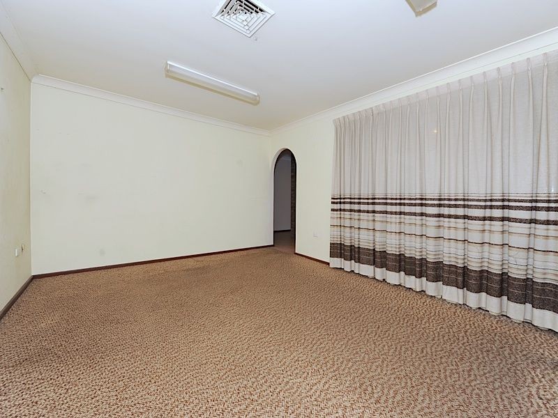 5 Findlay Road, Leeming WA 6149