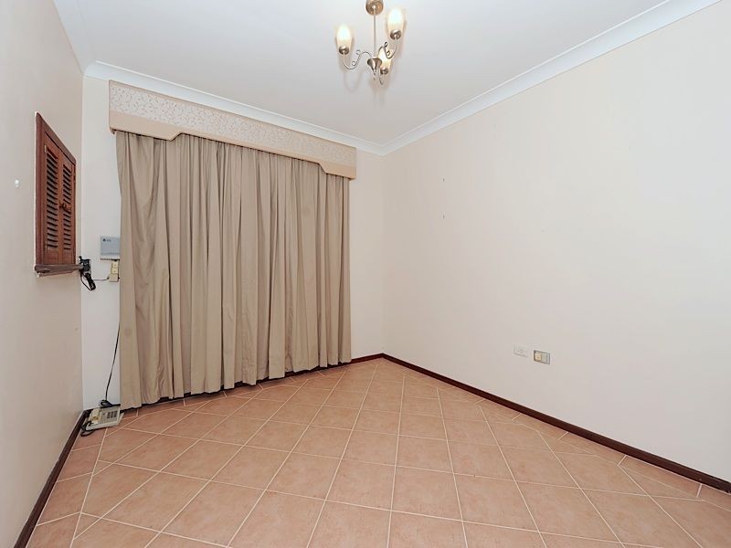 5 Findlay Road, Leeming WA 6149